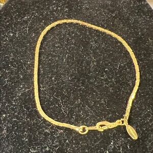 Elegant Gold Chain Bracelet